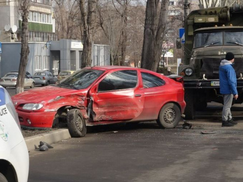 Тройное ДТП в Мариуполе. Госпитализирована мать с ребенком (ФОТО+ДОПОЛНЕНО)