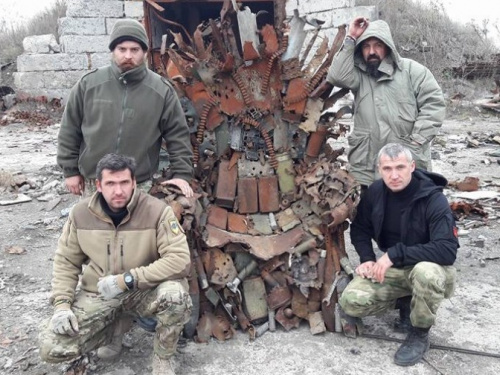 Вблизи Донецка бойцы АТО создали трон из «Игры престолов»
