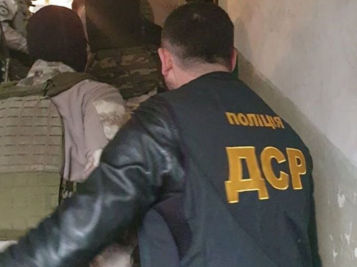 На перевозках через линию разграничения в Донбассе группа частных перевозчиков заработала свыше пяти миллионов гривен (ФОТО)
