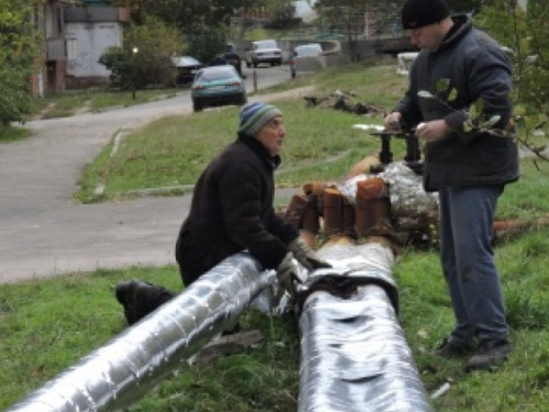 Во всех районах Мариуполя утепляют трубы