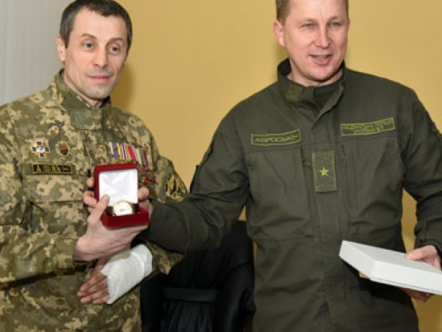 Военнослужащий из Мариуполя взял в плен 8 боевиков