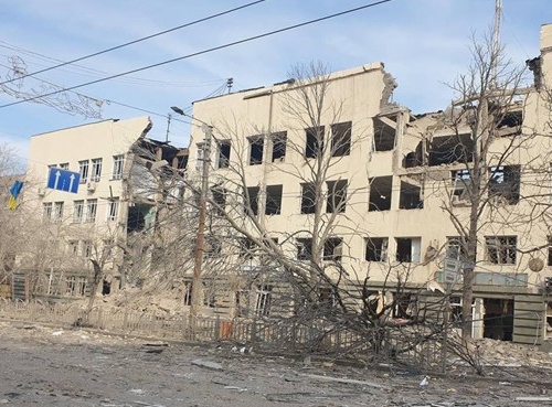 Вода закінчується, лікарень немає: як окупанти знищують Маріуполь 