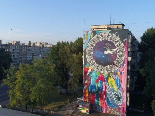 Здания в центре Мариуполя украсят новые муралы