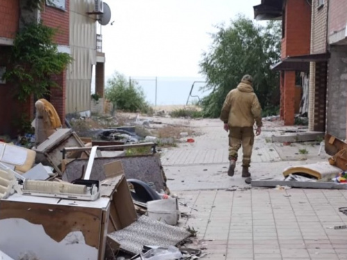 Руины и тишина: военные корреспонденты показали Широкино под Мариуполем (ВИДЕО)