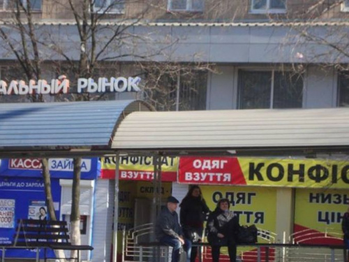 Власть Мариуполя запретит рекламные конструкции в центре города