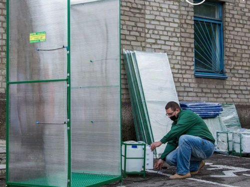 В трех больницах Мариуполя установят дезинфицирующие рамки (ФОТО)