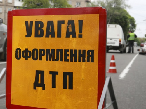 На перекрестке в Мариуполе в ДТП пострадал мопедист (ФОТО+ВИДЕО)
