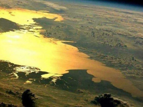 В сети появилось необычное фото: Азовское море из космоса (ФОТО)