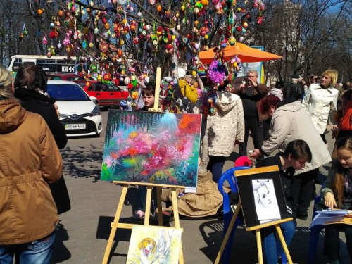 Пасхальные гулянья в Мариуполе