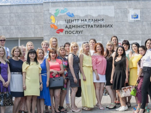 Женщины-депутаты со всей Украины приехали на конференцию в Мариуполь (ФОТО)
