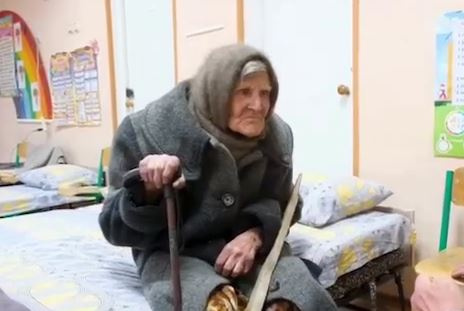 98-річна жінка пішки вийшла з окупованої частини Очеретиного під Авдіївкою