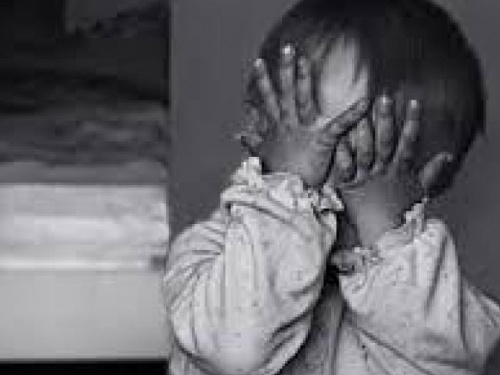 На Донетчине мужчина убил свою жену на глазах у 7-летней дочери