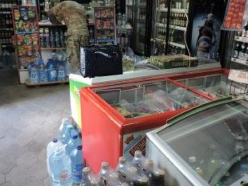 Мариупольского предпринимателя накажут за торговлю алкоголем и сигаретами без лицензии (ФОТО)