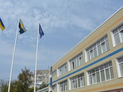 В школы Мариуполя «проникнут» посторонние лица