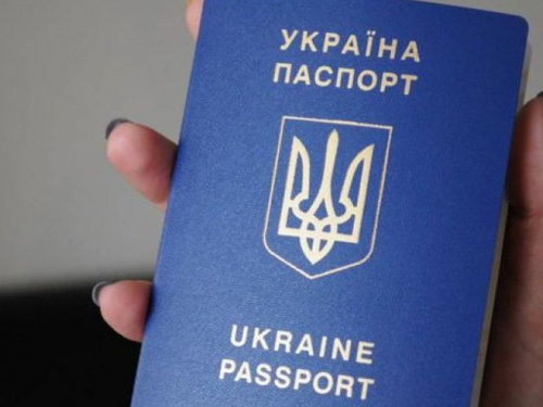 Миграционная служба Украины «заморозила» очереди за загранпаспортом и отменила штрафы