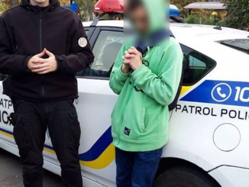 В Мариуполе в присутствии мамы у подростка изъяли более 30 свертков наркотиков (ФОТО)