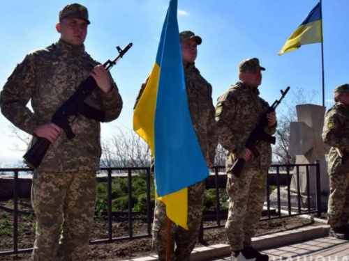 В Мариуполе почтили добровольцев, ставших на защиту города и страны (ФОТО)