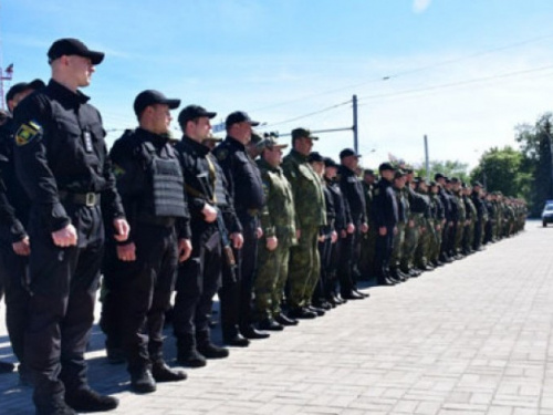 За оперативность в задержании педофила мариупольские полицейские получили благодарности (ФОТО+ВИДЕО)