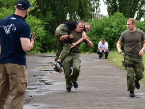 Полиция провела в Мариуполе закрытое соревнование по спортивному многоборью (ФОТО+ВИДЕО)