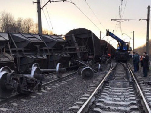 Железнодорожники расследуют сход грузового состава в Донецкой области