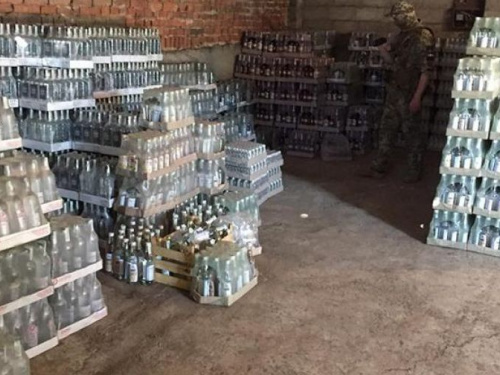 На Донетчине закрыли межрегиональный канал сбыта нелегального алкоголя (ФОТО)