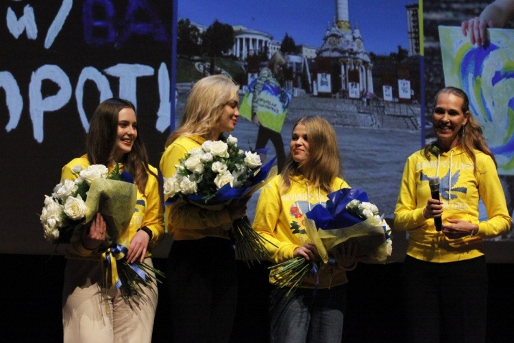 Студентки Маріупольського університету розповіли у Вероні про жахи, які коїли росіяни в їх місті навесні 2022 року