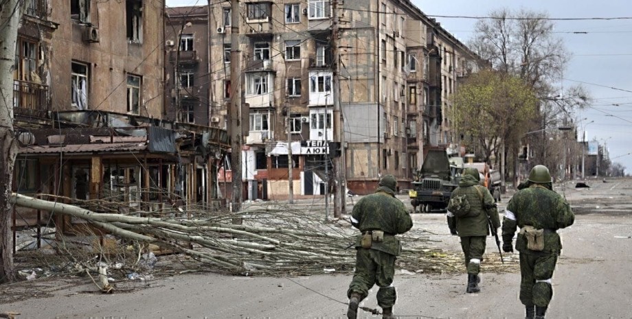 Жест доброї волі чи важкі бої: яким може бути звільнення Маріуполя