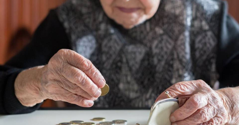 Немає фінансування - у Маріуполі не виплачують пенсії