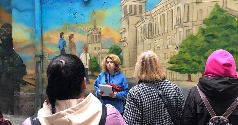 В українських містах проходять тематичні прогулянки, присвячені Маріуполю