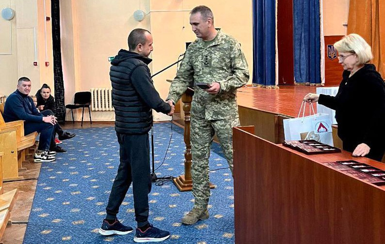 Захисник Маріуполя розповів про побутові умови в «Азовсталі»: їли раз на день, пили іржаву воду з труб