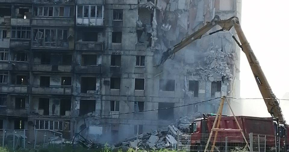 Росіяни стирають з лиця землі Лівобережний район Маріуполя - що відбувається