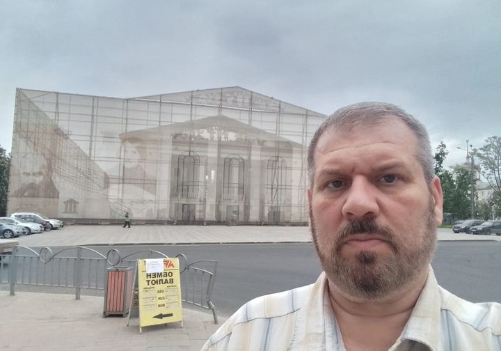 Місяць з пакетом на голові та життя в ізоляторі - маріупольський режисер Анатолій Левченко розповів свою історію