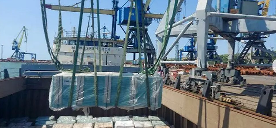 Росіяни через порт у Маріуполі вивозять тонни викраденого українського зерна