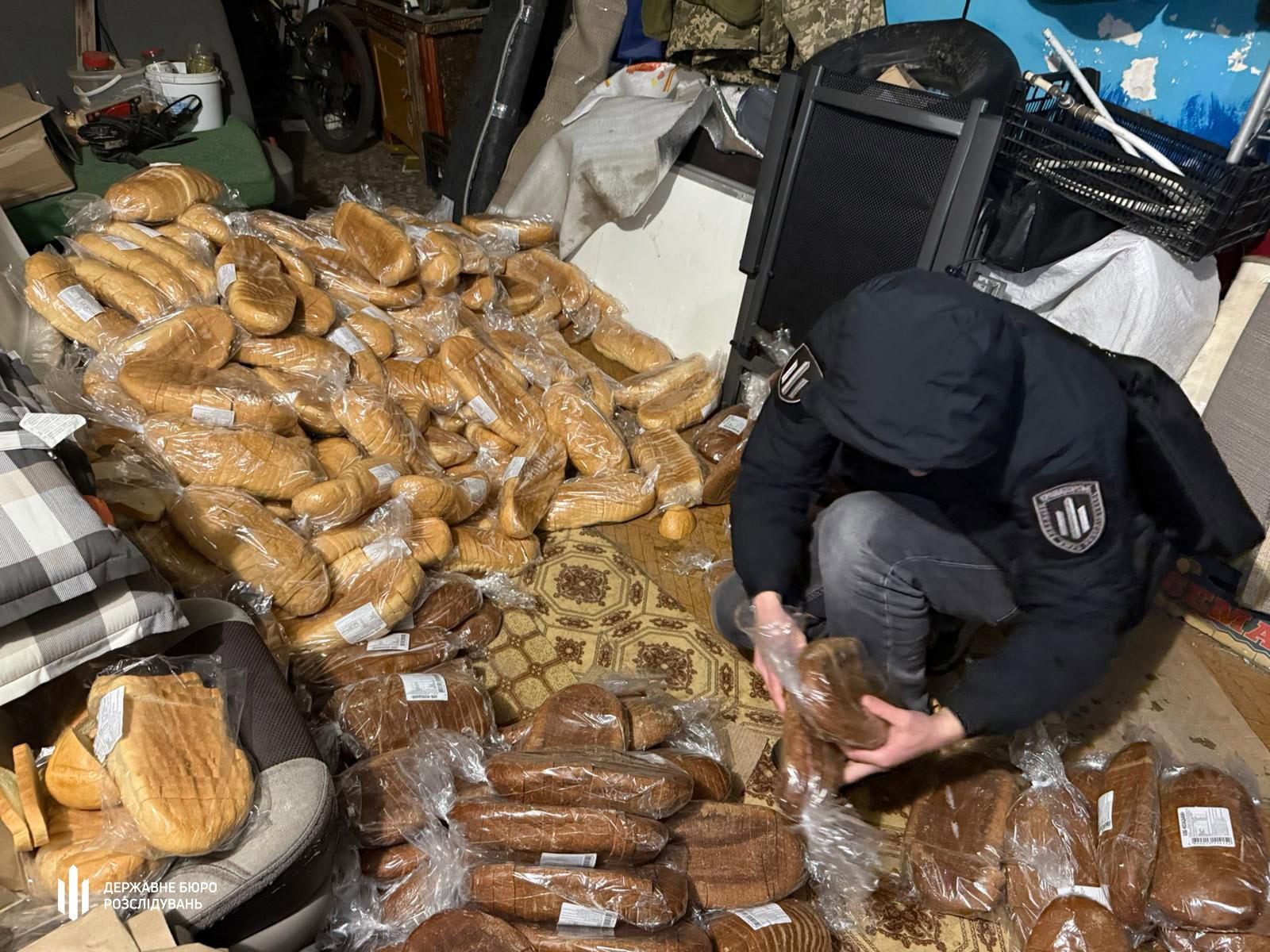 Отримували більше продуктів, надлишок — продавали цивільним: двох службовців на Донеччині підозрюють у збитках на 2,7 млн грн
