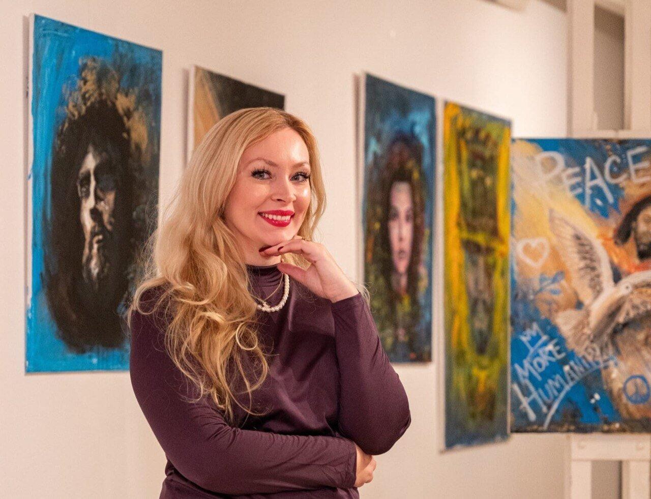 Маріупольська художниця Ірина Федоренко представила у Мюнхені проєкт «Світло і темрява», - ФОТО
