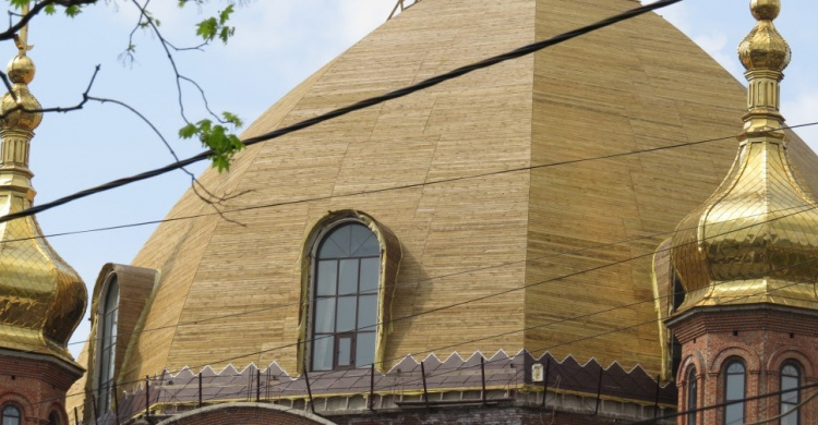  Покров самого большого мариупольского храма меняет цвет (ФОТОФАКТ)