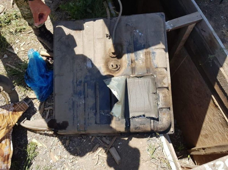 На КПВВ в Донбассе пес обнаружил схрон «травки», спрятанный в топливном баке (ФОТО)