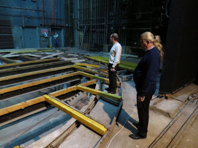 В мариупольском театре «альпийская» сцена станет надежней корабельной палубы за 2 млн 600 грн (ФОТО+ВИДЕО)