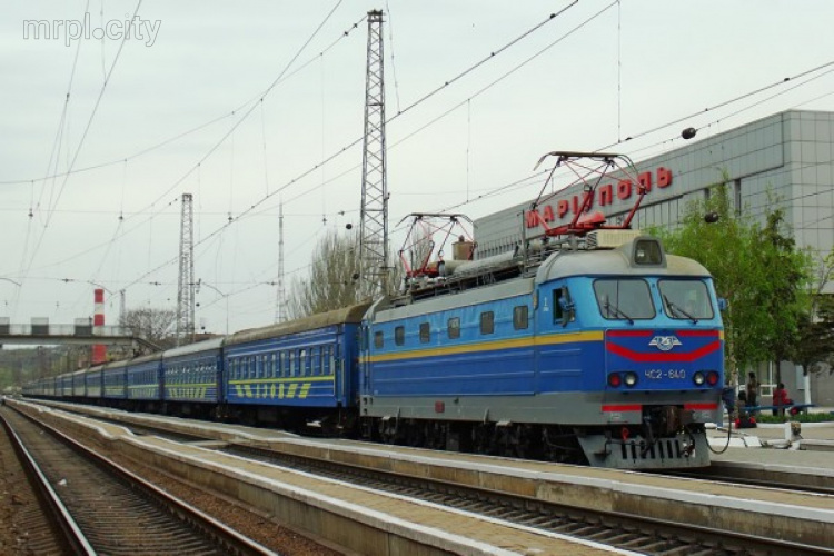 Время в пути поезда Мариуполь-Киев можно сократить на 2-3 часа максимум, - министр