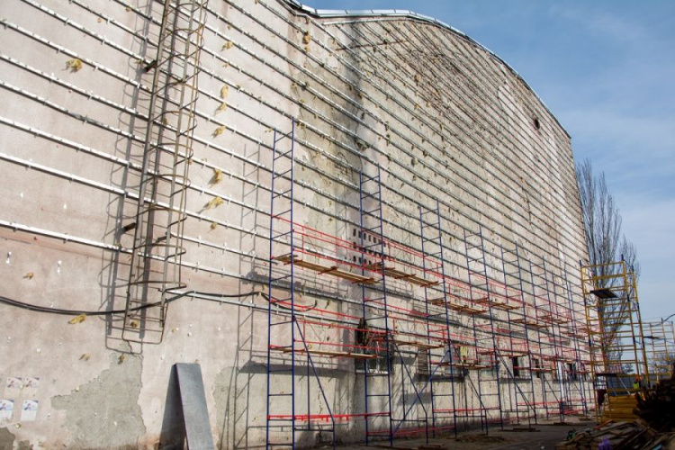 Как проходит реконструкция бассейна «Нептун» в Мариуполе за 90 млн гривен (ФОТО)