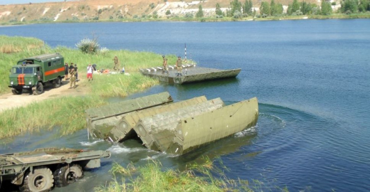 Военные на Приморском направлении оборудовали переправу грузоподъемностью 170 тонн (ФОТО+ВИДЕО)