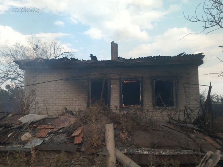 На Приморском направлении обстреляли Зайцево, вследствие чего загорелись жилые дома (ФОТО)