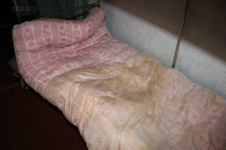 Первоклассников мариупольской гимназии отправляют спать в подвальное помещение без проветривания (ФОТО+ВИДЕО)