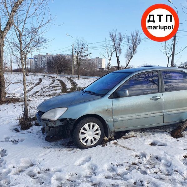 В Мариуполе водитель создал аварийную ситуацию и скрылся с места ДТП