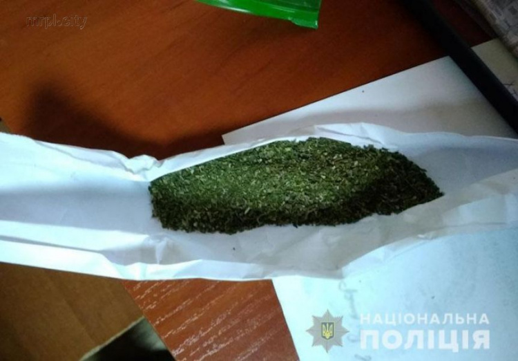 Под Мариуполем у пассажира рейсового автобуса нашли наркотики (ФОТО)