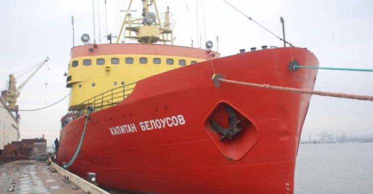 В Мариуполе единственный украинский ледокол готовят к ледовой кампании (ФОТО)