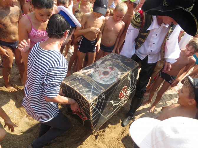 На побережье Мариуполя  был найден клад (ФОТО+ВИДЕО)