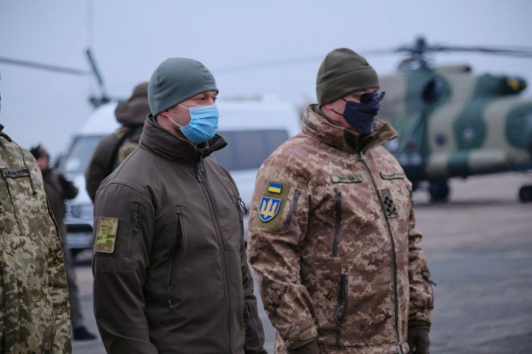 Президент Украины побывал на передовой в зоне проведения ООС на Донбассе