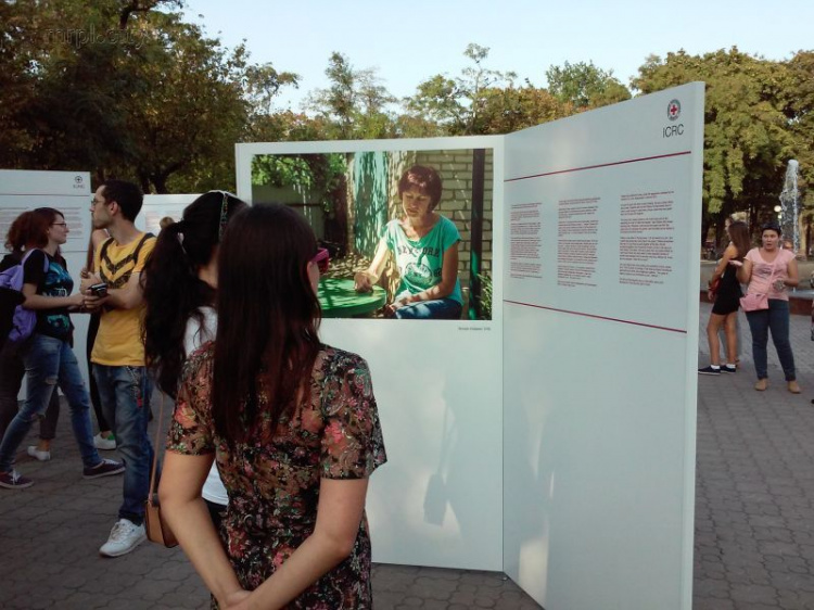 Увидеть «Неизвестность»: в Мариуполе открыли фотовыставку о пропавших без вести (ФОТО)
