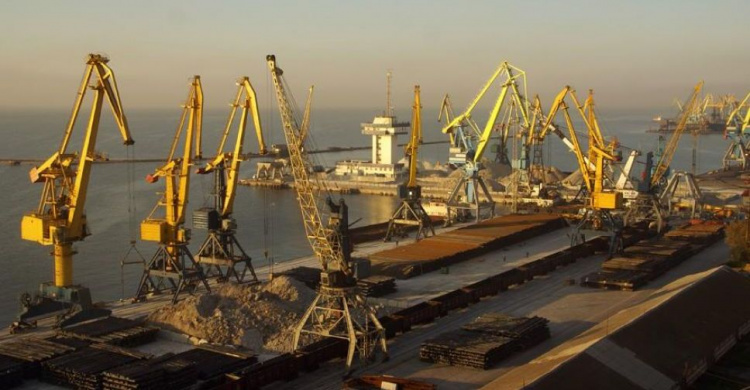 Из-за строительства Керченского моста Мариупольский порт прекратит обслуживание большегрузных судов